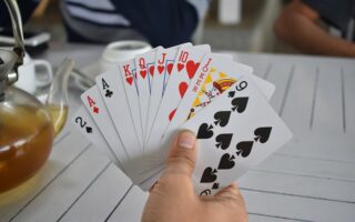 Bag kulisserne: En dag i en croupiers liv
